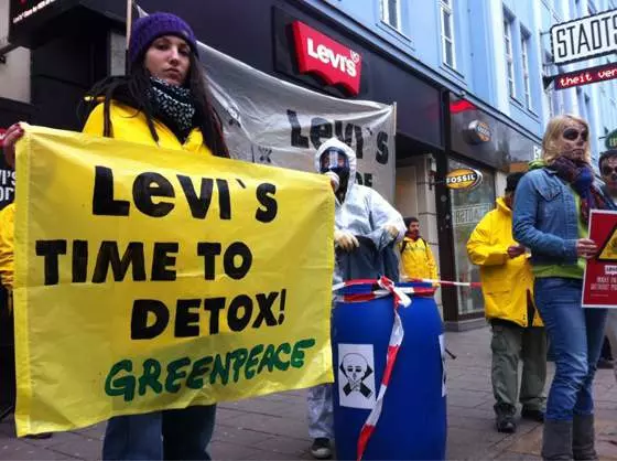 Trujące związki chemiczne w ubraniach marki Levis