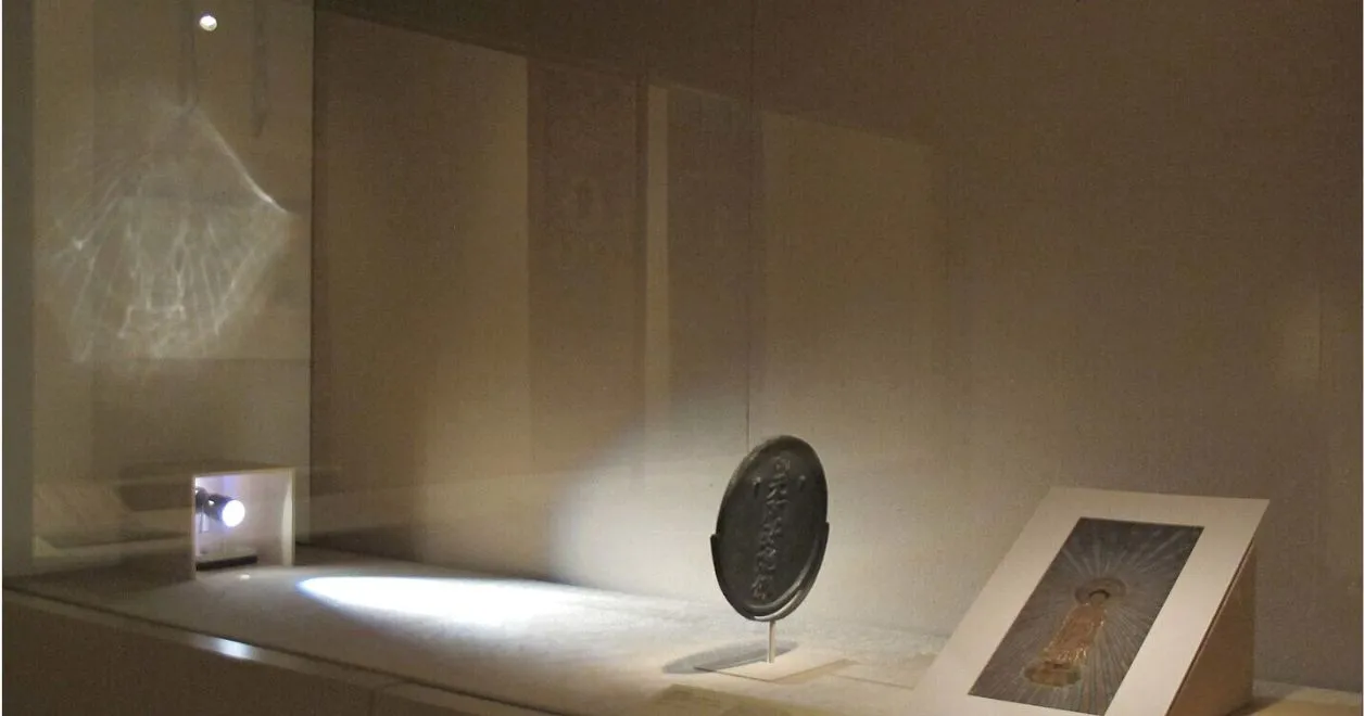 Magiczne zwierciadło z Chin