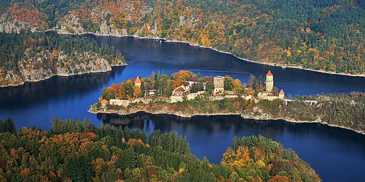 Zamek Zvikov