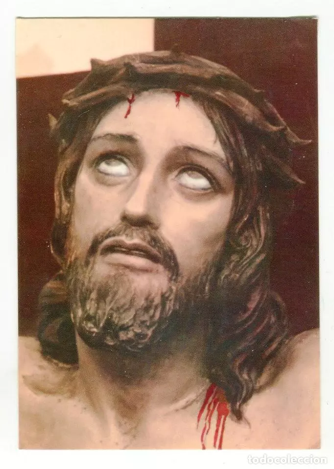 Szczegół rzeźby Chrystusa na krzyżu, zachowanej w Sanktuarium Miłości Miłosiernej w włoskiej Collevalenza