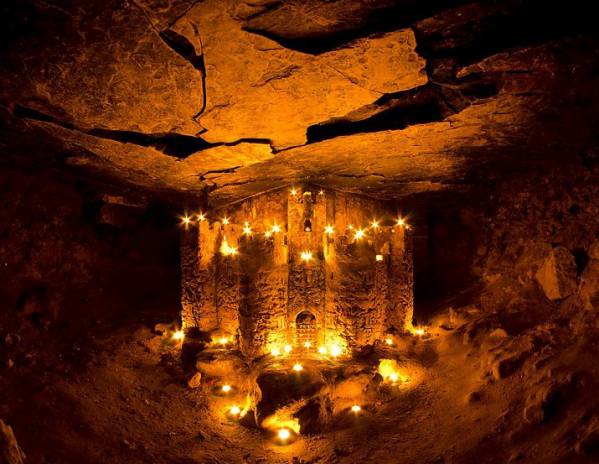 Paryskie katakumby - W wybranych tunelach katafile przeprowadzają magiczne obrzędy