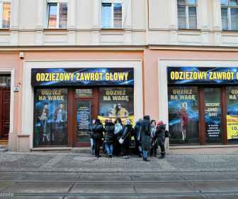 Trująca odzież w lumpeksów