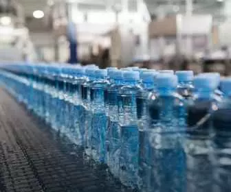 Mikroplastik w wodzie mineralnej!