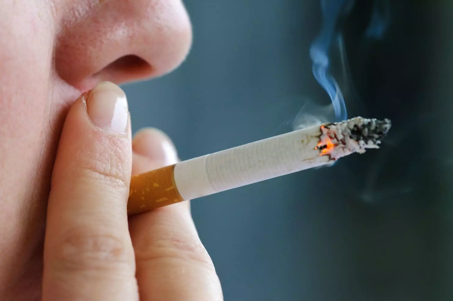 Objawy niedoboru potasu - przyczyny niedoboru - palenie tytoniu
