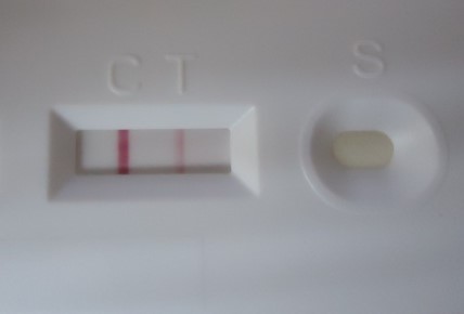 Domowe testy ciążowe - Blada, ledwo widoczna kreska