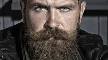 Czy kobietom podobają się brodacze?