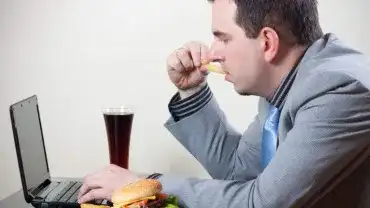 Od tych pokarmów można się najszybciej zestarzeć