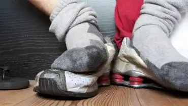 Wąchanie brudnych skarpet