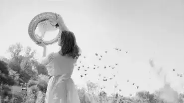 Magiczne rytuały z lustrem