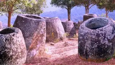 Tajemnicze dzbany w Laosie