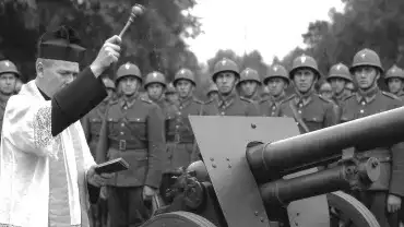 Uroczystość święcenia armaty