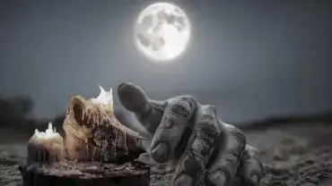 Samhain - gaelickie święto wyznaczające koniec sezonu żniw i początek zimy lub „ciemniejszej połowy roku”.