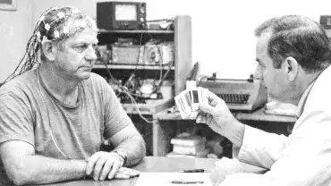 Badanie neurologiczne - Pacjent z elektrodami na głowie