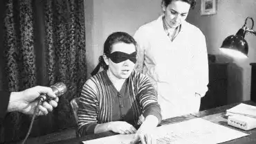 Rosa Kuleshova w trakcie jednego z wielu badań