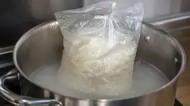 Gotowanie ryżu w plastikowych woreczkach - Czy to dobry pomysł?