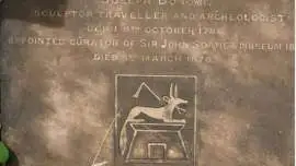 Obrazek przedstawiający Anubisa na nagrobku Bonomiego
