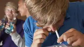 Narkotyki i dopalacze stały się bardzo popularne wśród młodych osób
