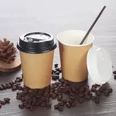 Papierowe kubki do kawy - Kawa z papierowych kubkach